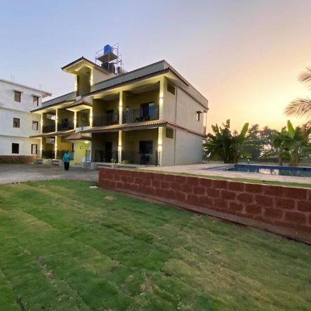 O'Nest Countryside Hotel Surai ภายนอก รูปภาพ